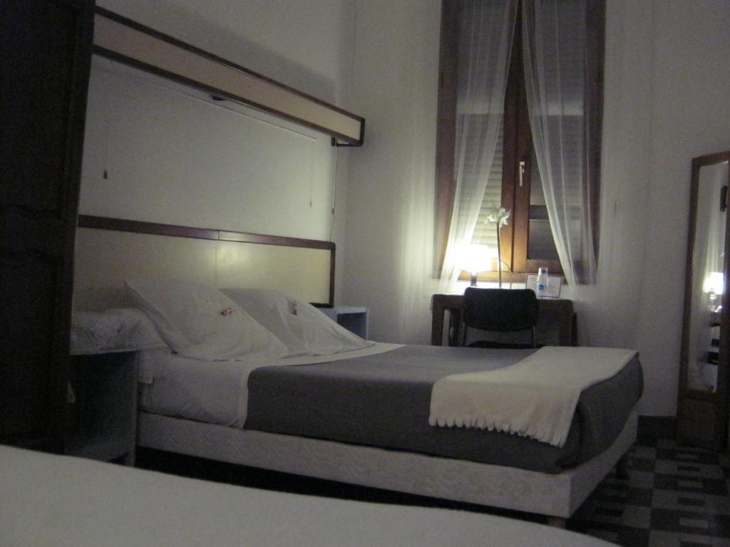 Hotel Innova Cardabella Avignon Zimmer foto