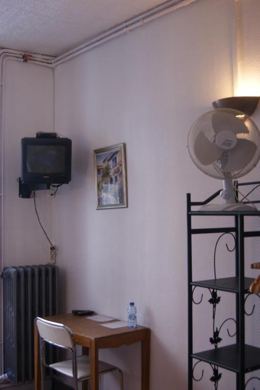 Hotel Innova Cardabella Avignon Zimmer foto